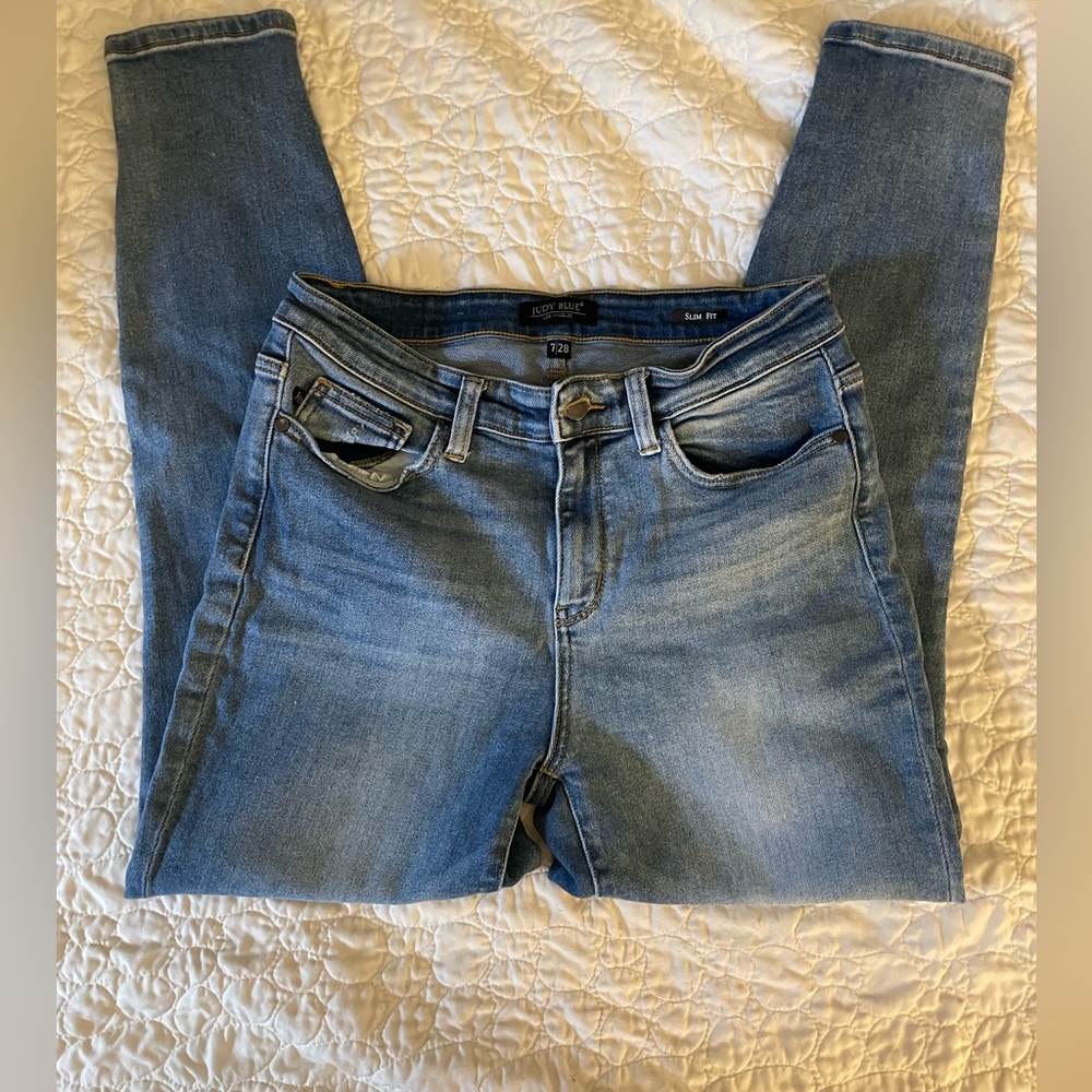 Judy Blue Slim Fit Denim, light distress,